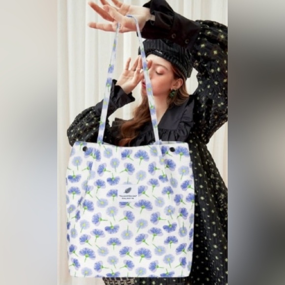 Handbags - Floral Tote Bag ,brand new 🆕